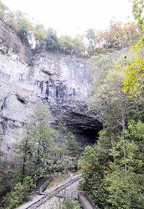 [natural tunnel]